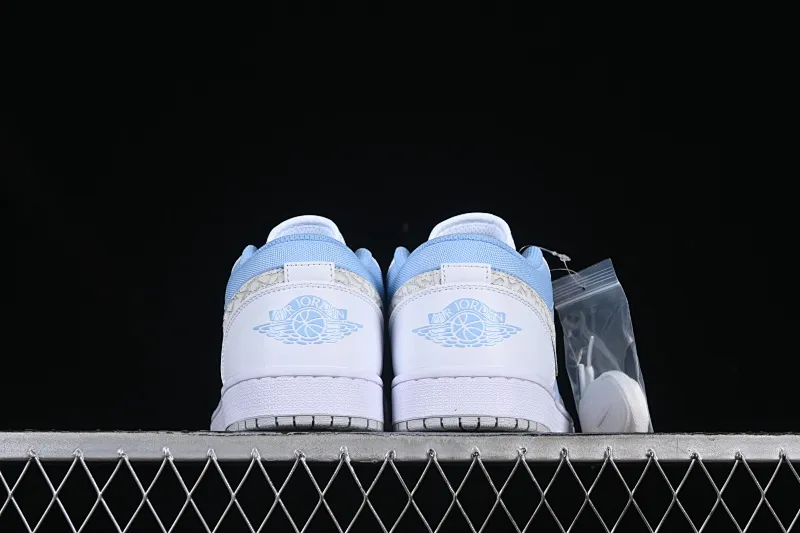 All categories Air Jordan Jordan series basketball shoes Air Jordan 1 Low Air Jordan 1 Low "True Blue" AJ1 Joe 1 burst white and blue color low-top basketball shoes IB7692-400
